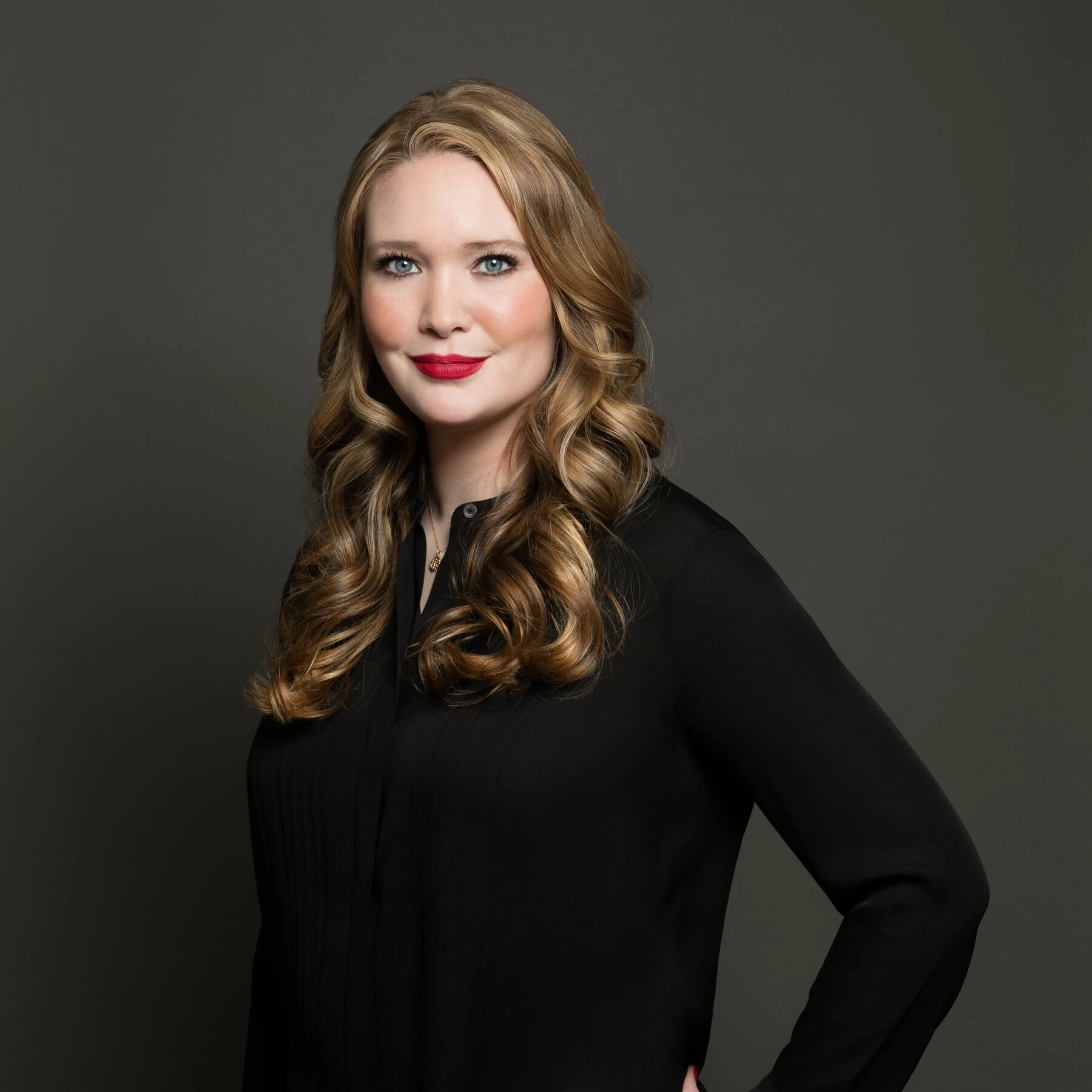 Sarah J Maas Net Worth 