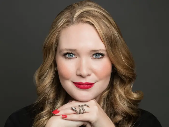 Sarah J Maas Net Worth 